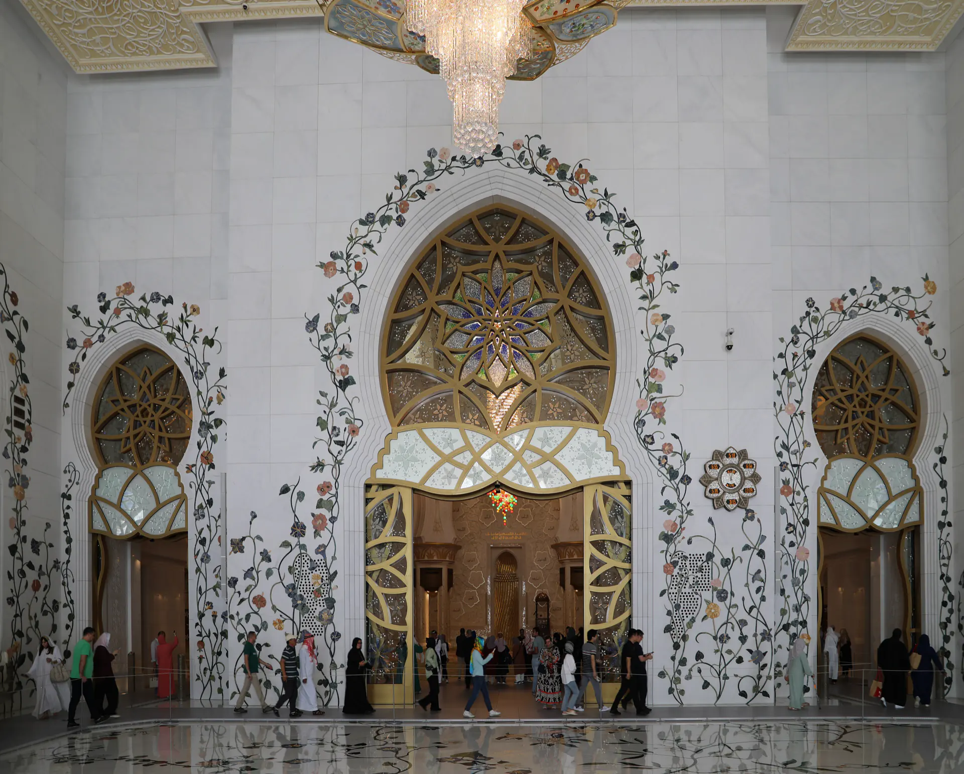 The prayer-hall atrium of the Sheikh Zayed Grand Mosque, white marble inlaid with flowers.