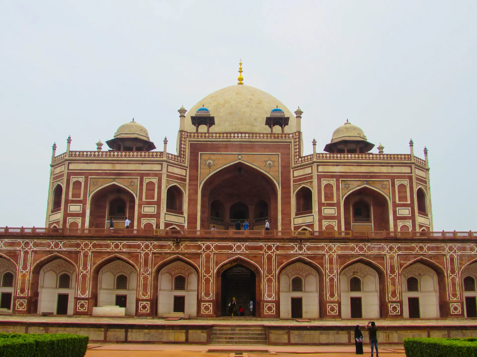 Humayun’s Tomb in Delhi, red sandstone and white marble under a broad dome.