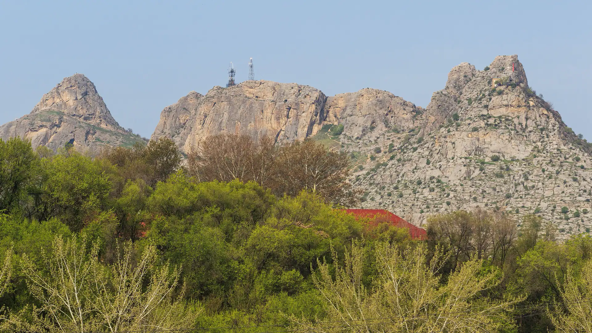 Sulayman-Too rising directly out of the city of Osh.